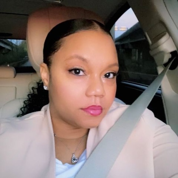 Meet your Posher, Dee Gee - Picture 1 of 1